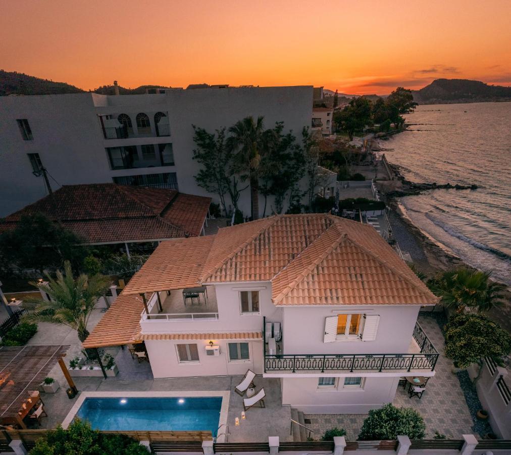 Villa Elizabeth - Seafront Classic Villa! Argassi Exteriér fotografie